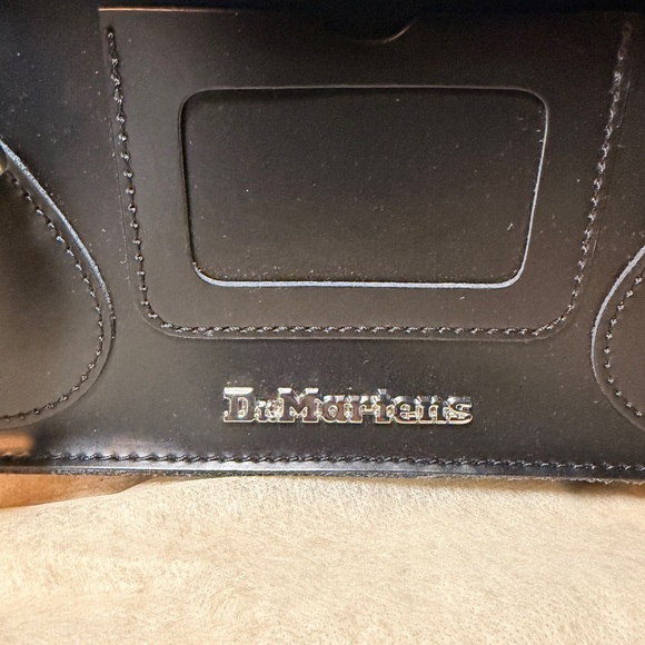 Dr. Martens Classic Black Messenger 11in Bag - Picture 7 of 13